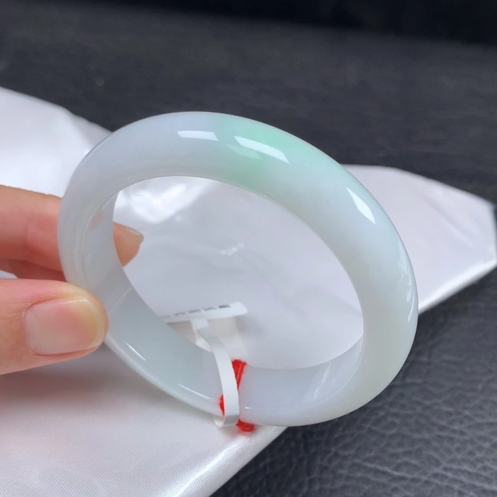 翡翠未镶嵌手镯