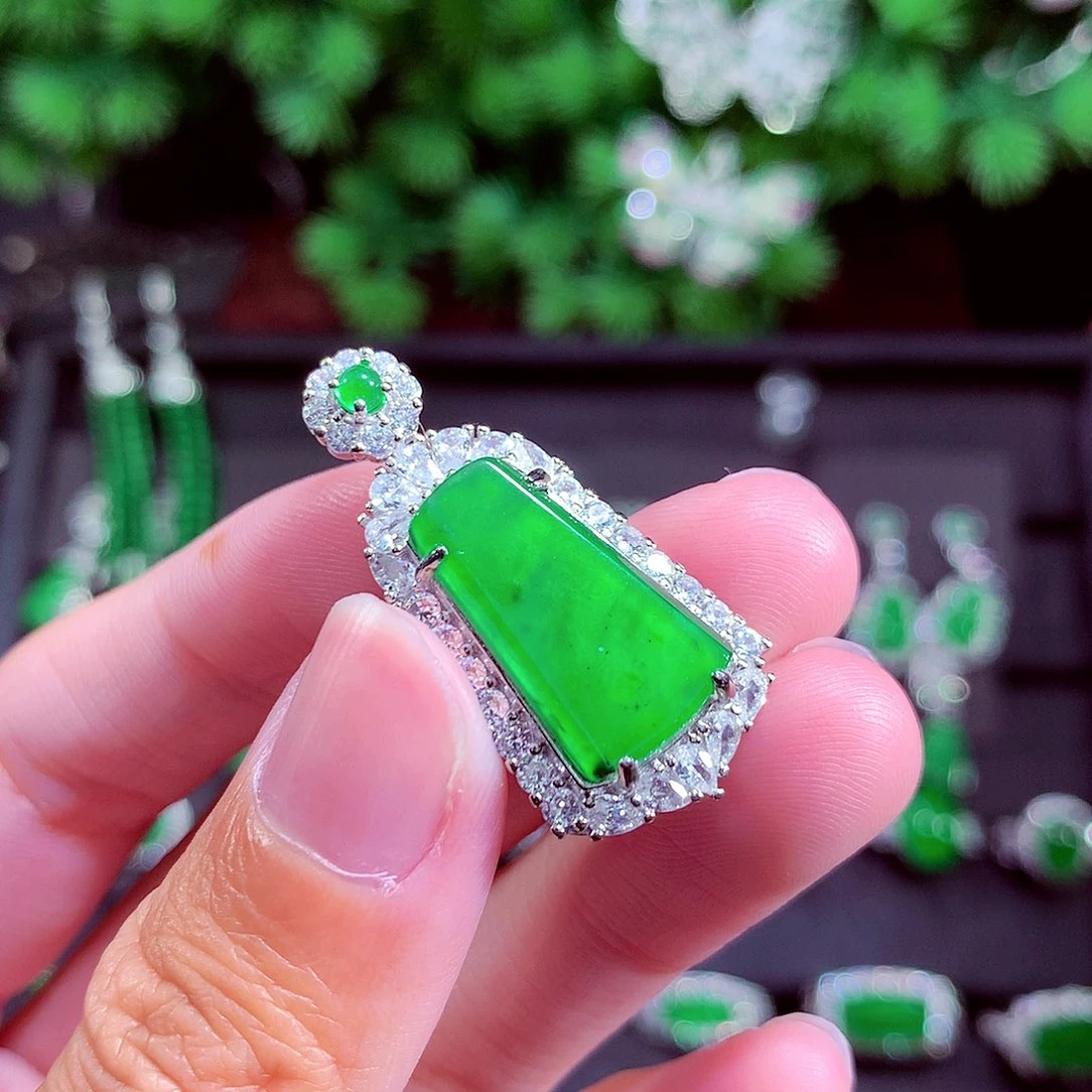 颈饰未镶嵌翡翠天然