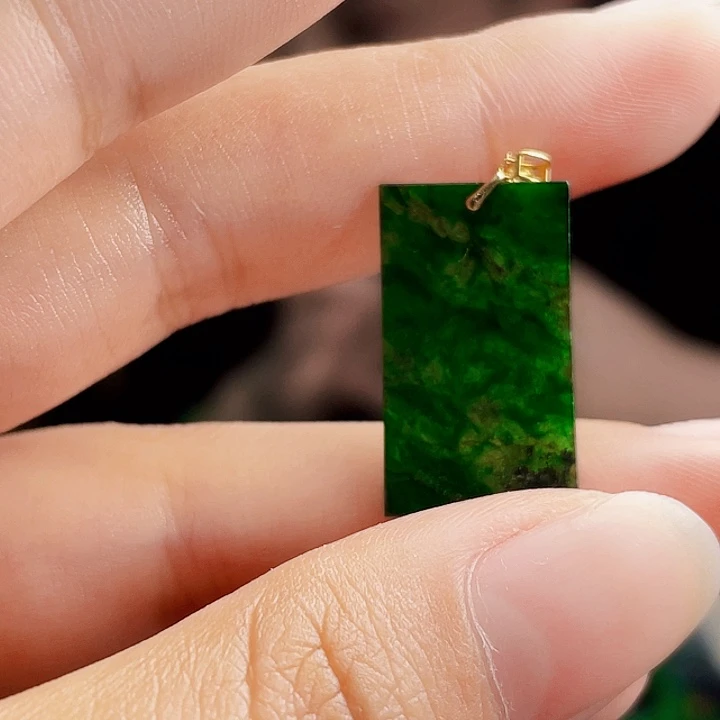 翡翠18K金镶嵌颈饰多样性