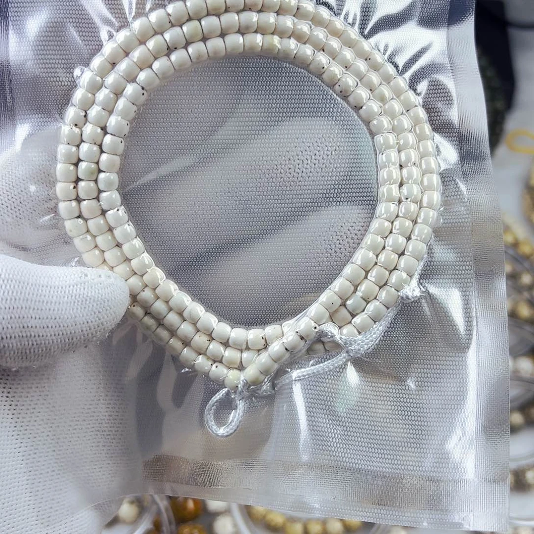 星月菩提吊坠、****月海南原生态脖挂老行