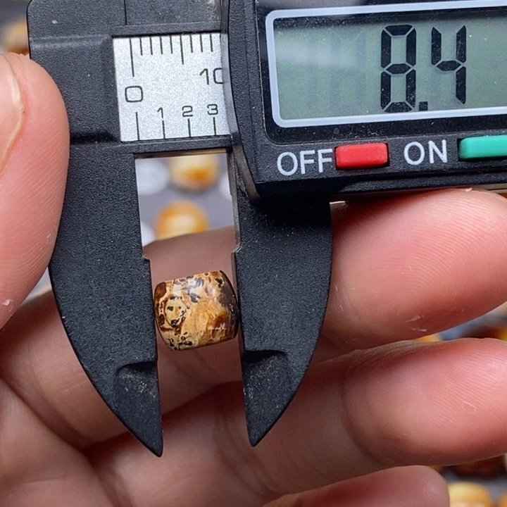 琥珀颈饰未镶嵌直切