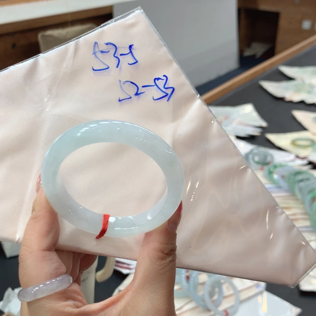 翡翠未镶嵌手镯48小时鉴赏