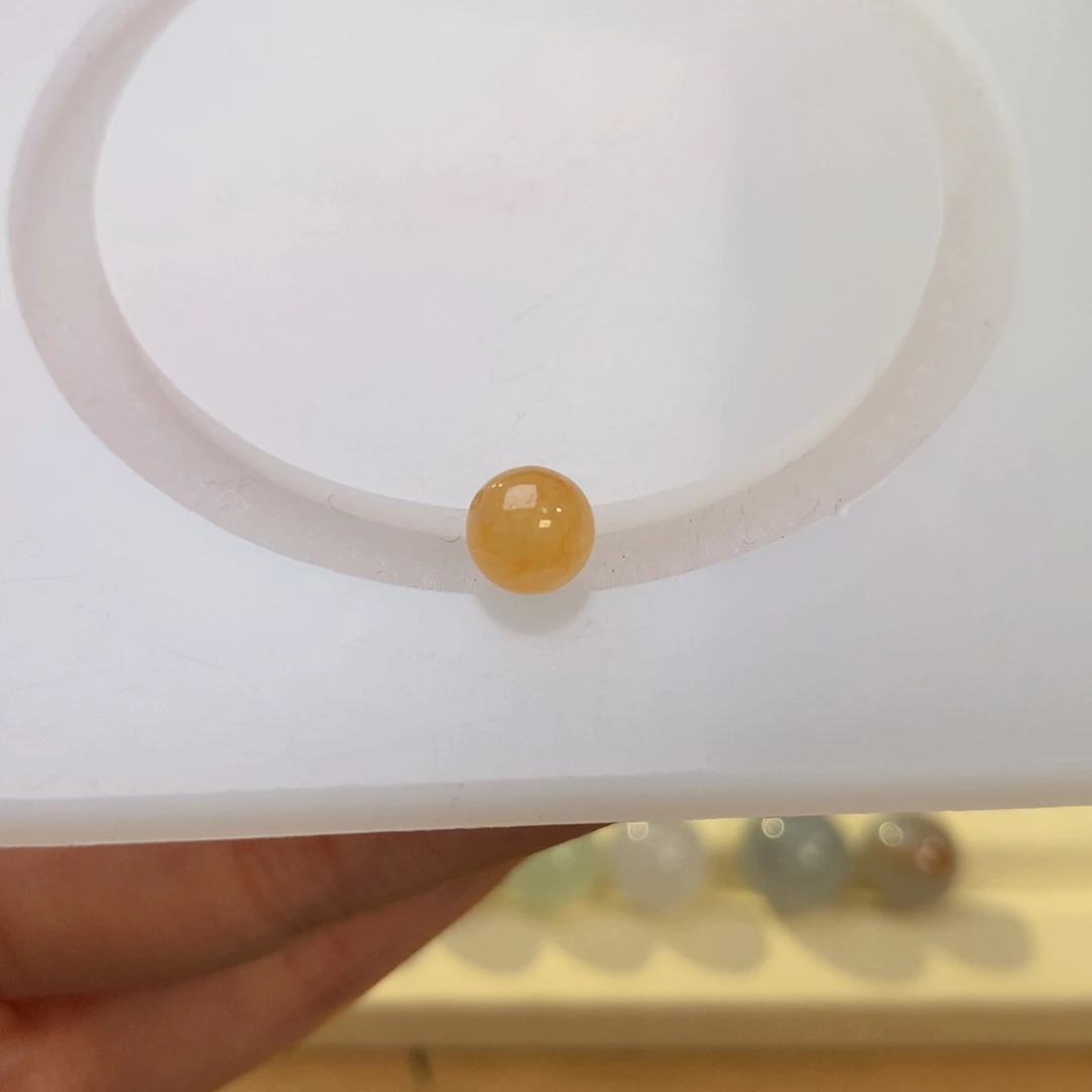 翡翠未镶嵌颈饰芬达黄 卡6.5