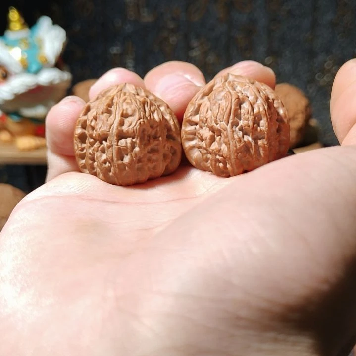 文玩核桃把件匿***.三角白