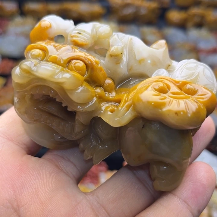 石英质玉（黄龙玉）未镶嵌颈饰