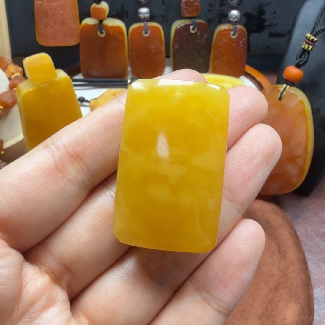 未镶嵌吊坠(赠链)琥珀