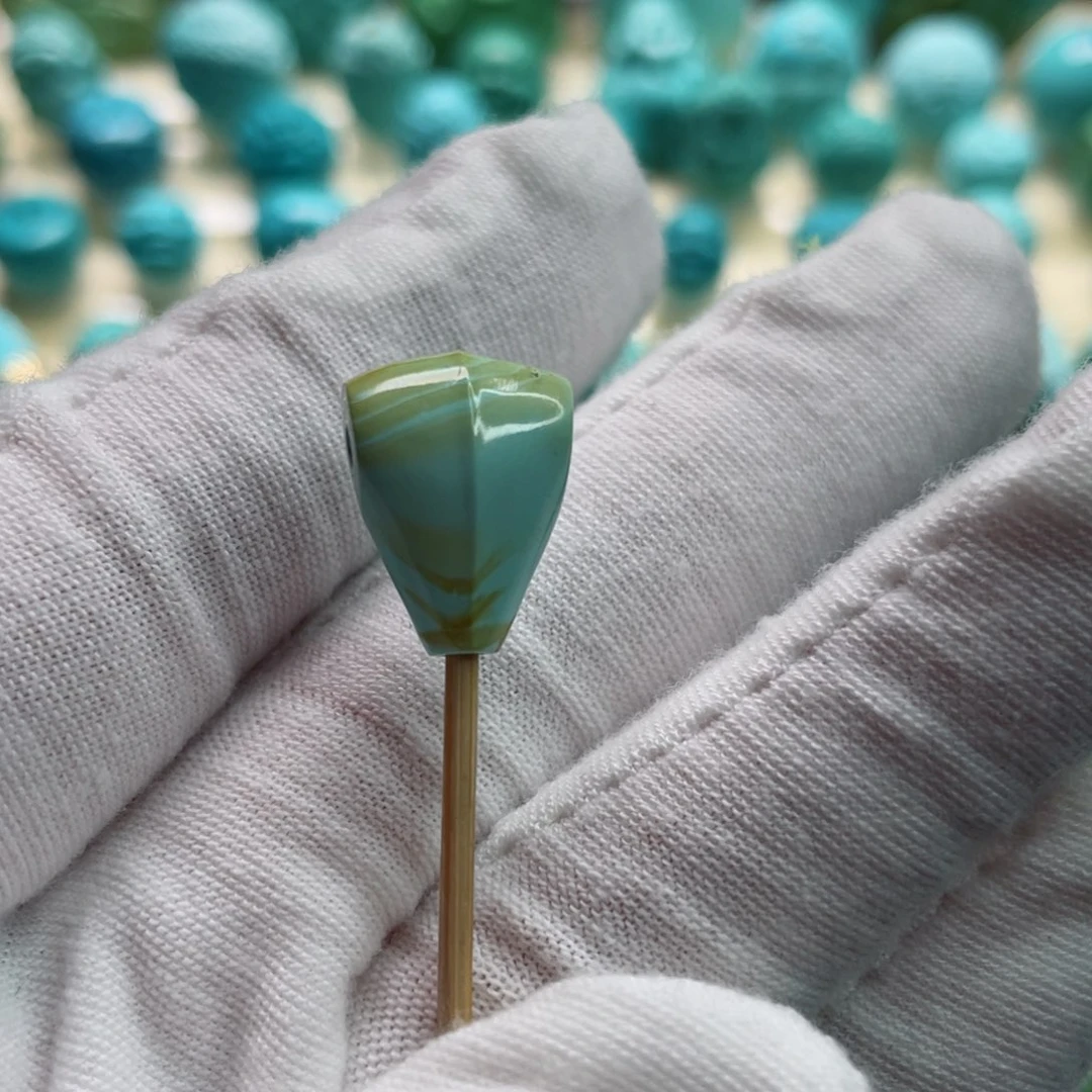 绿松石颈饰未镶嵌