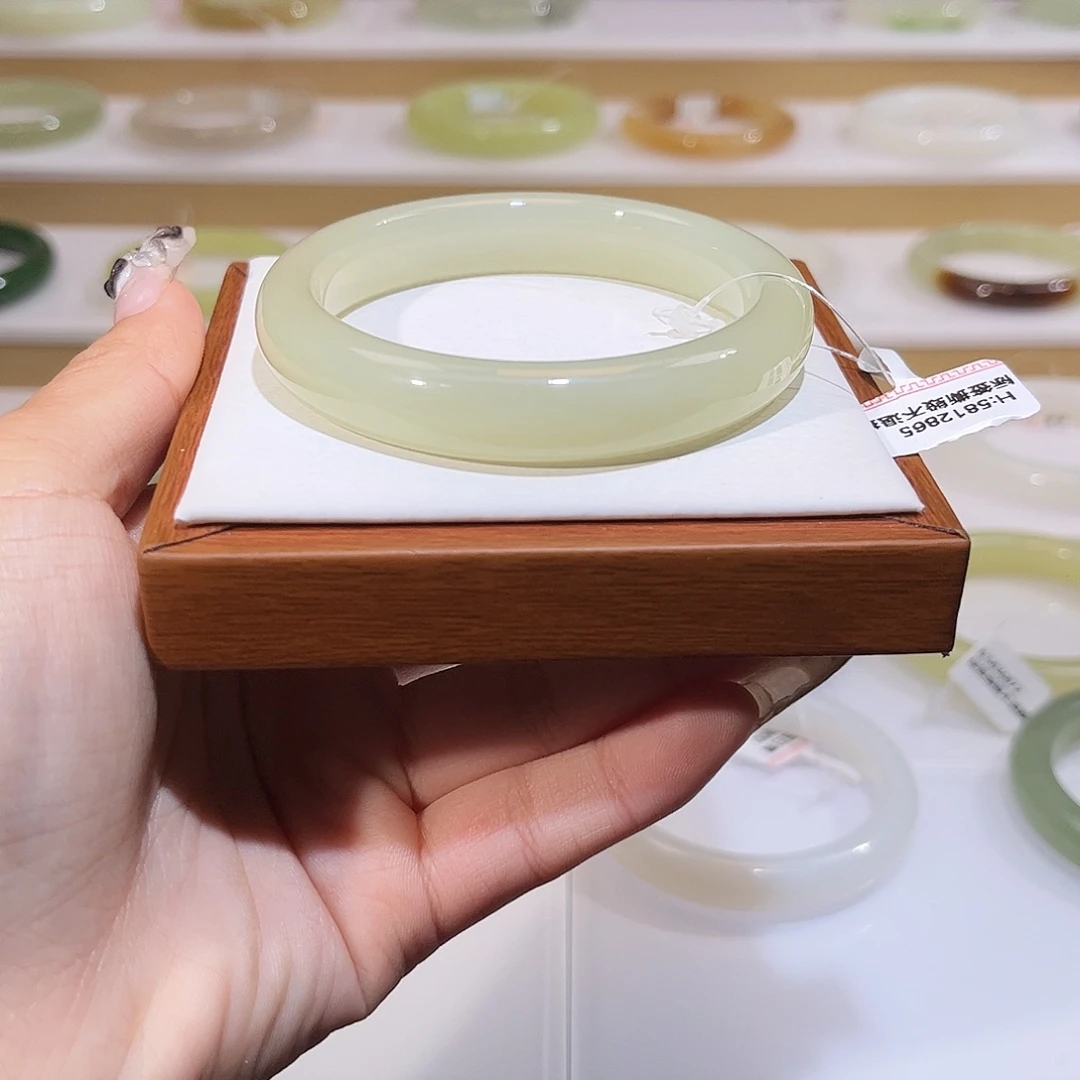 和田玉未镶嵌手镯冰茶晴