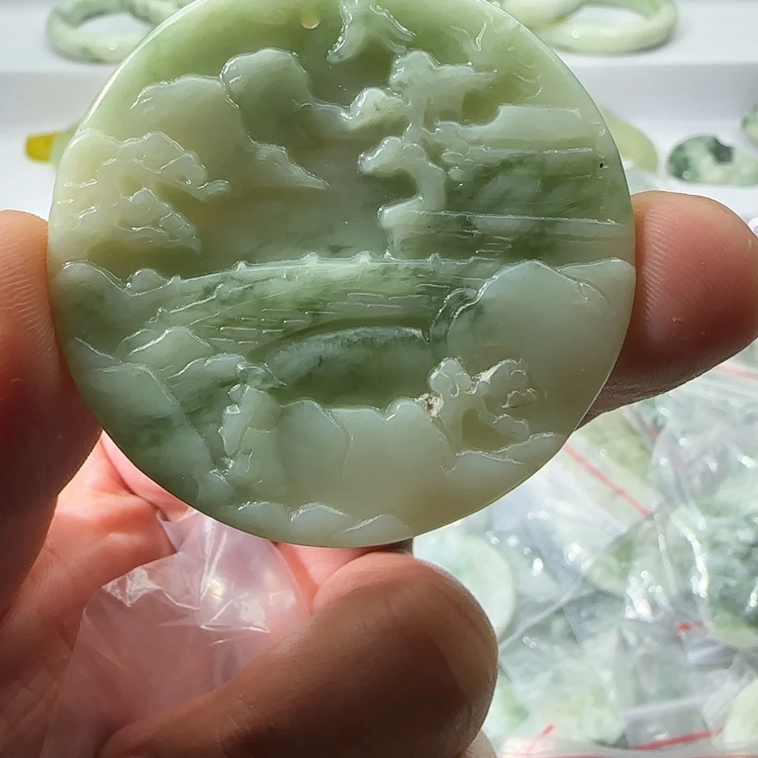 透闪石-蛇纹石玉未镶嵌颈饰