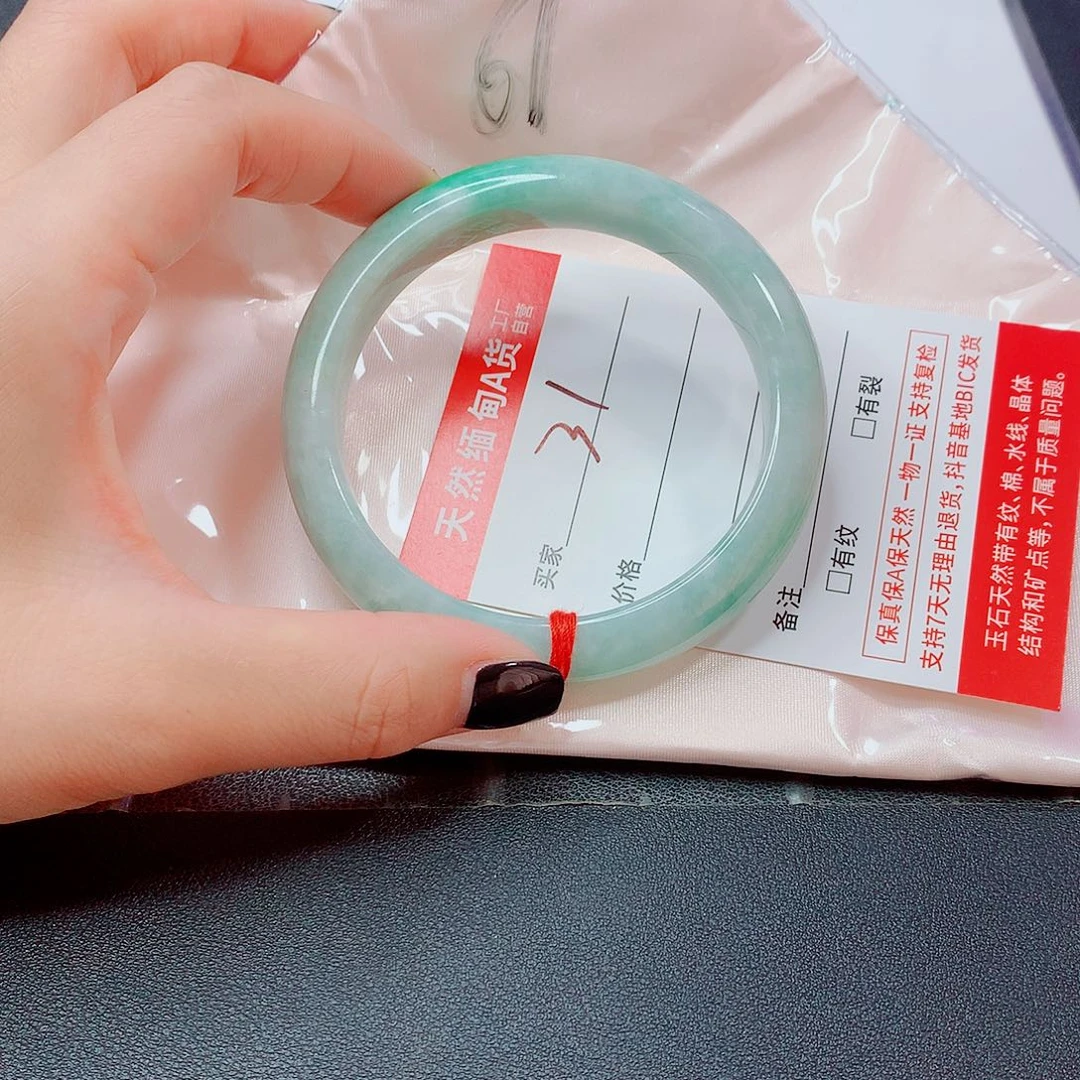 翡翠手镯未镶嵌翡翠