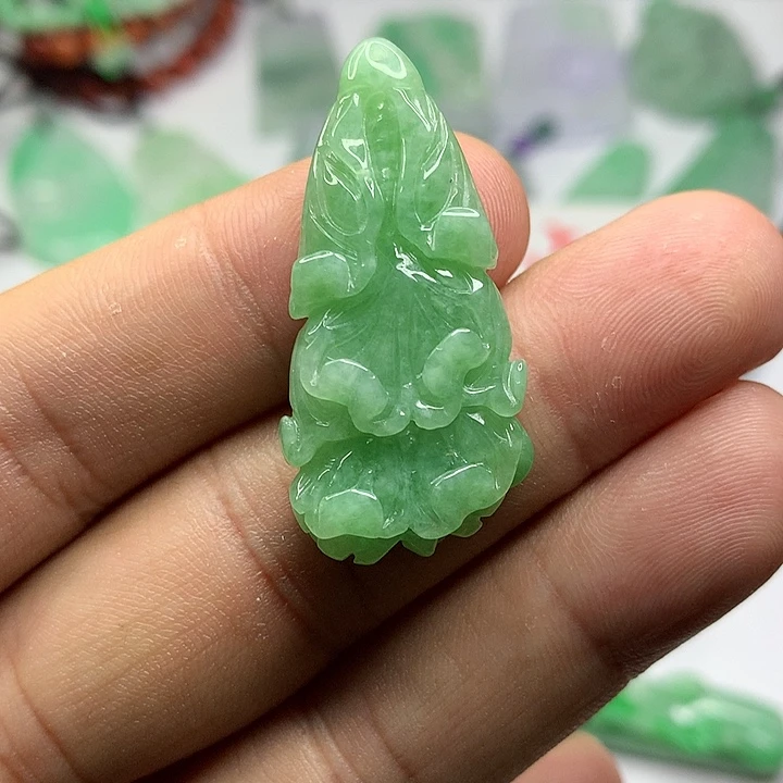 翡翠未镶嵌吊坠(赠链)