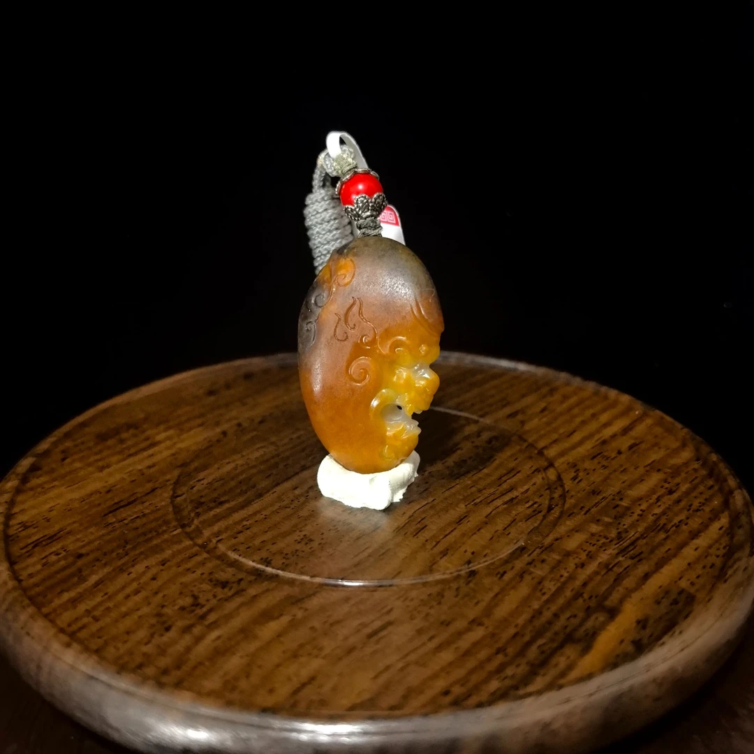 【玖客雅玉】新疆和田玉独籽黄沁白肉兽面守护挂件挂坠20.8g