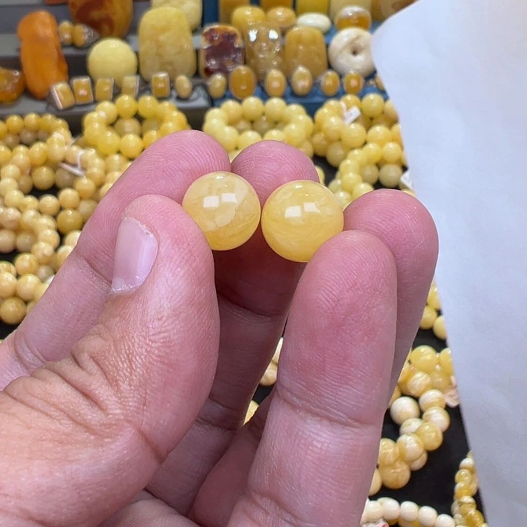 不****蜜蜡未镶嵌裸石11加1.69克