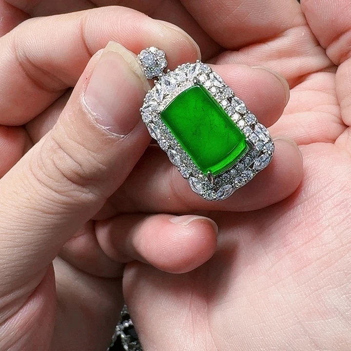 翡翠颈饰未镶嵌天然A货翡翠放漏