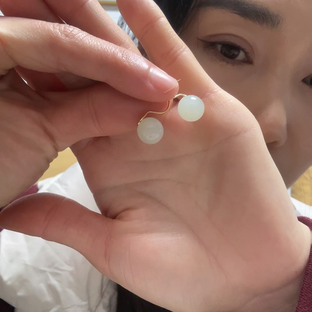 和田玉耳钉银S925镶嵌茶***嫣