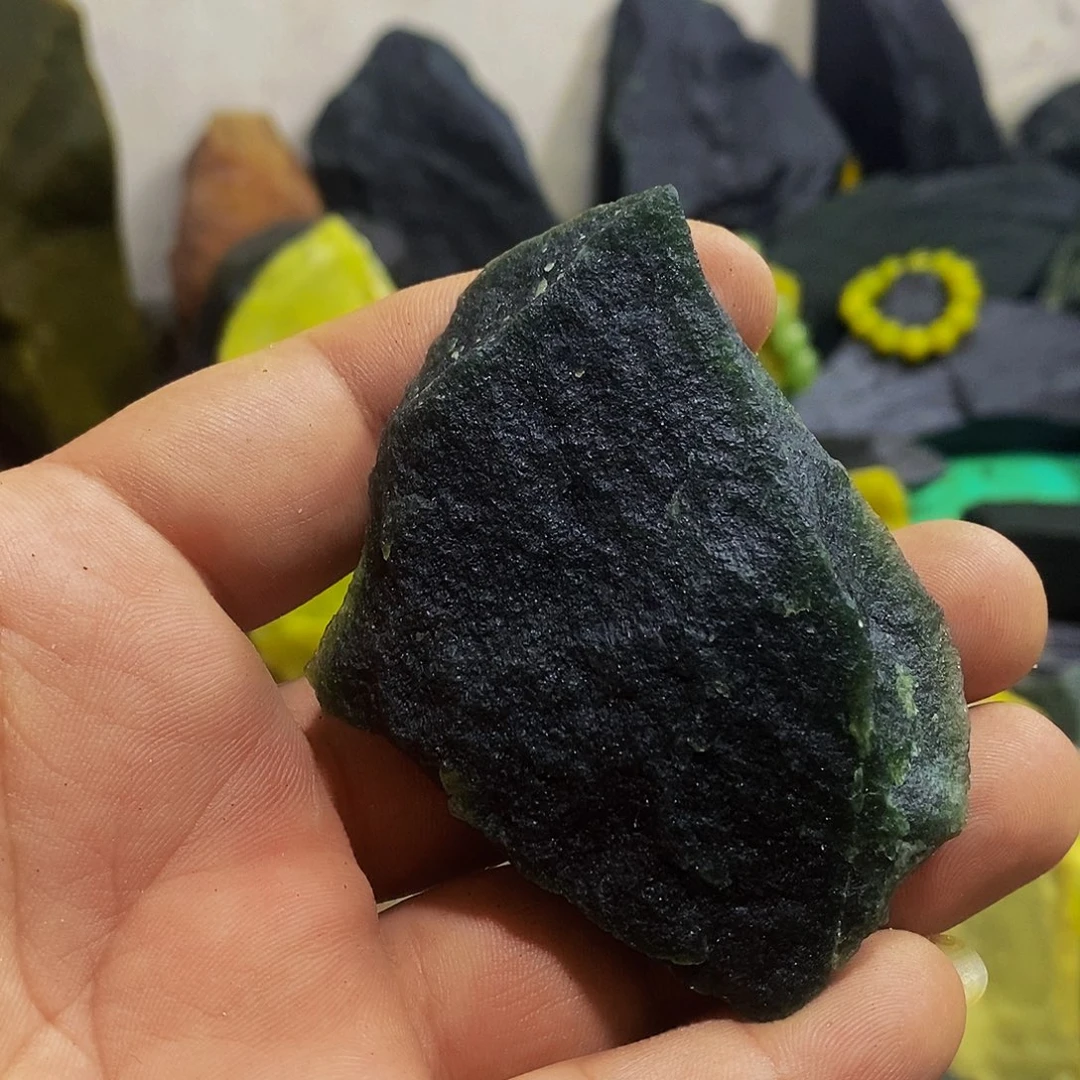 北***熊岫玉未镶嵌岫玉原石