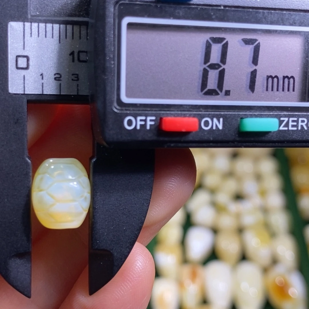 蜜蜡未镶嵌裸石配饰