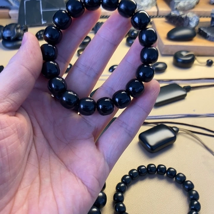 P***强和田玉未镶嵌手链