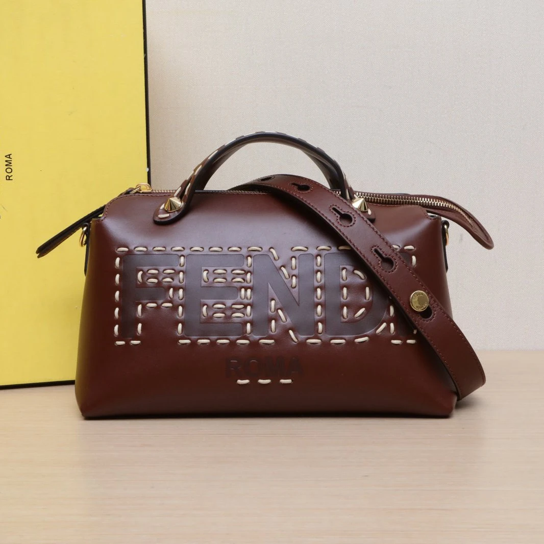 99新 FENDI/芬迪 小花柳 BY THE WAY 中号 棕色 斜挎包