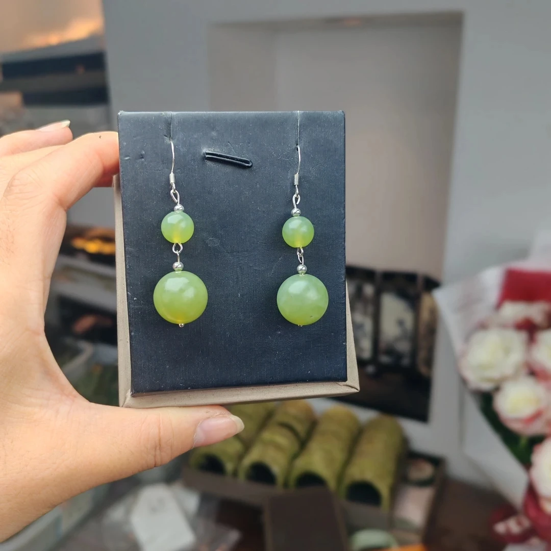 岫玉上品精美湖水绿双层蛋面耳坠