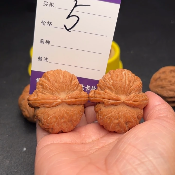 路***。桃核吊坠44元宝狮子头