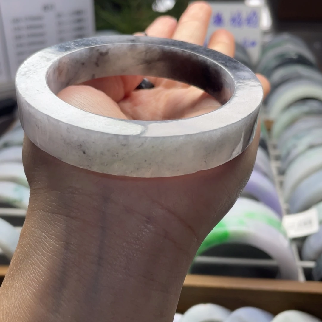 定制翡翠未镶嵌翡翠手镯