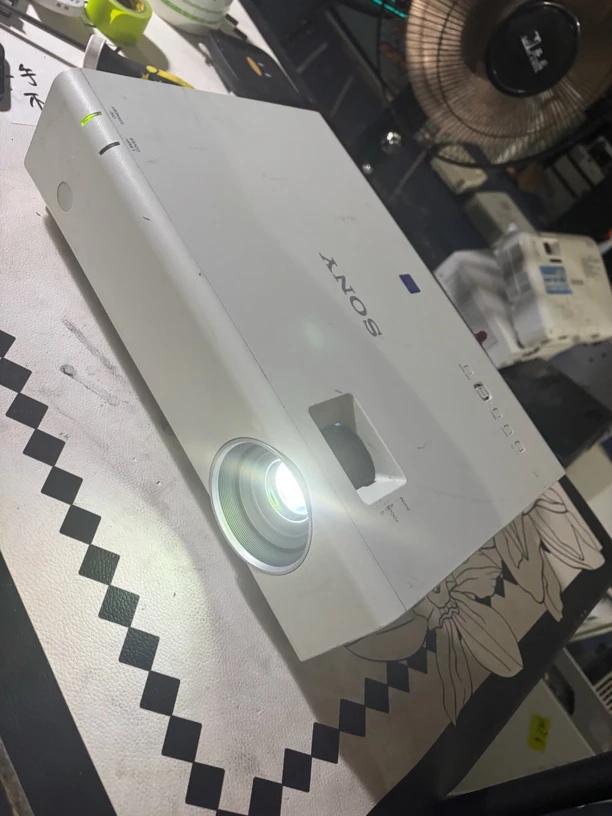 9新  二手 Sony 投影仪 运费自理