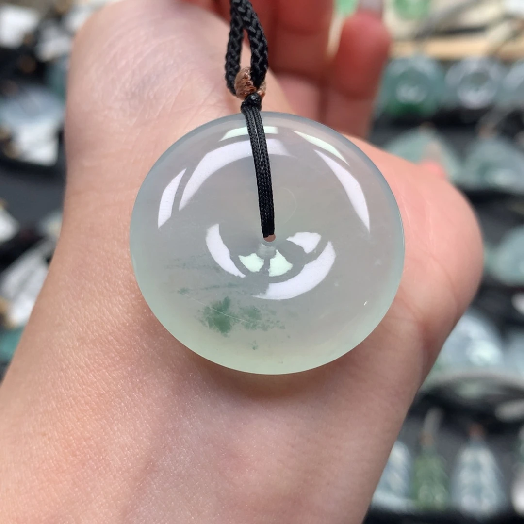 翡翠颈饰未镶嵌扣子