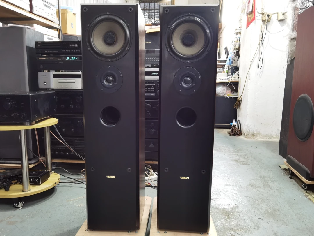 8新  丹麦皇冠330i音箱 二手物品售出不支持退货 运费到付