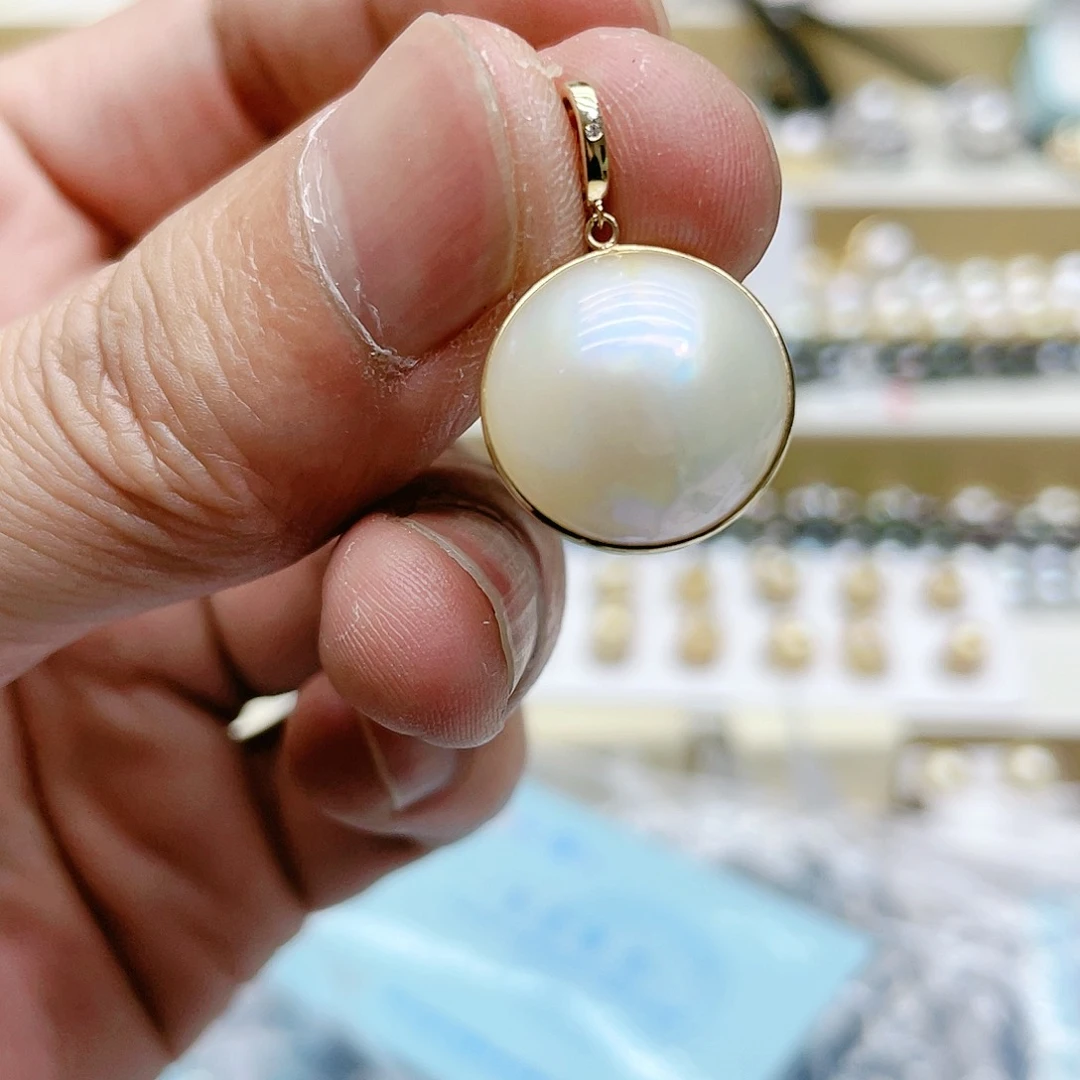 拼合珍珠（马贝珠）颈饰18K金镶嵌