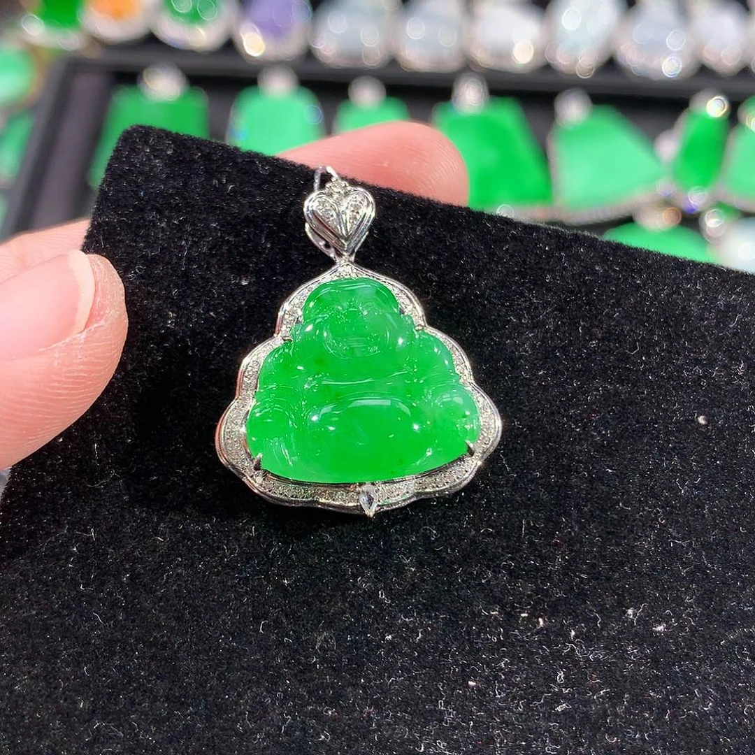 ****翡翠18K金镶嵌颈饰