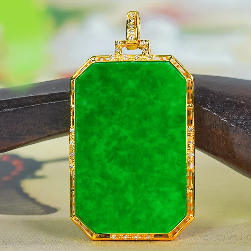 18K金镶嵌翡翠A货 镂空掐丝设计满绿八角方无事牌吊坠