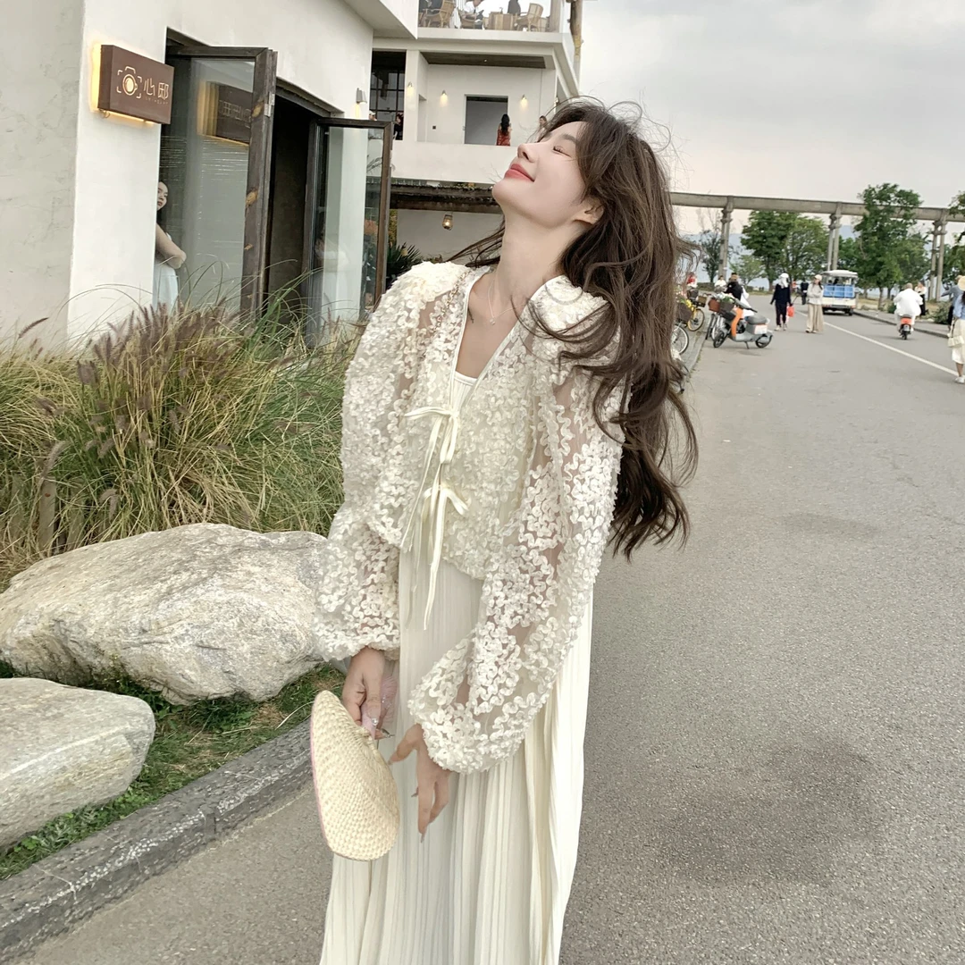 法式温柔风气质减龄套装女春秋新款泡泡袖蕾丝衫上衣吊带裙两件套