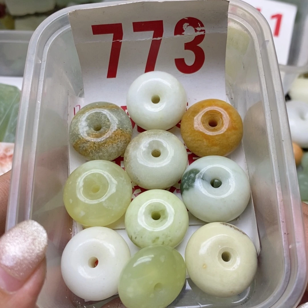 透闪石-蛇纹石玉未镶嵌挂坠