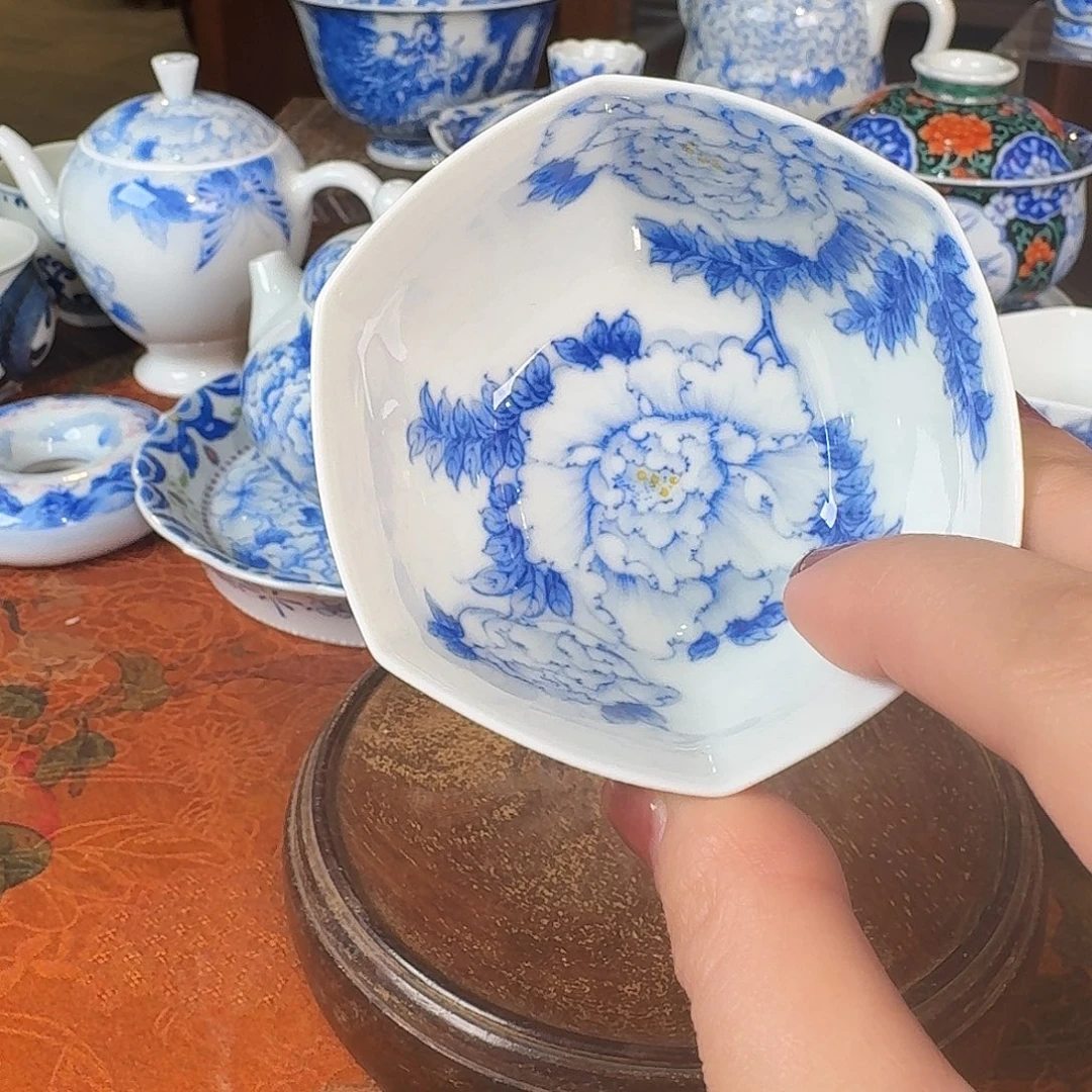 青樵轩青花牡丹六方杯