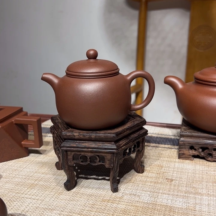 茶壶紫砂袍尊，容量200毫升，底槽清