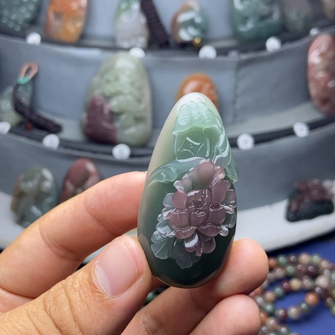 梅***的玛瑙/玉髓未镶嵌颈饰