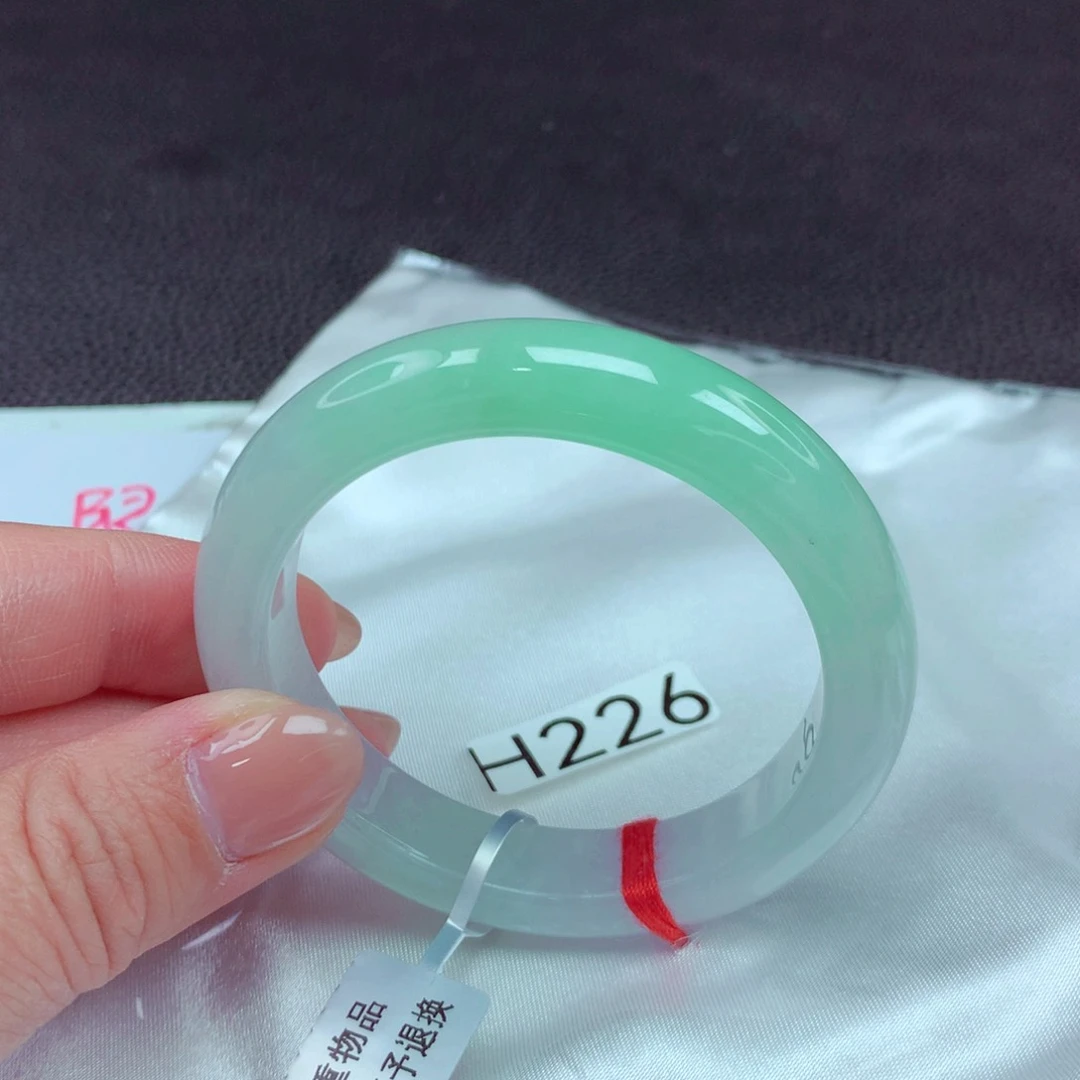 翡翠手镯未镶嵌手镯88