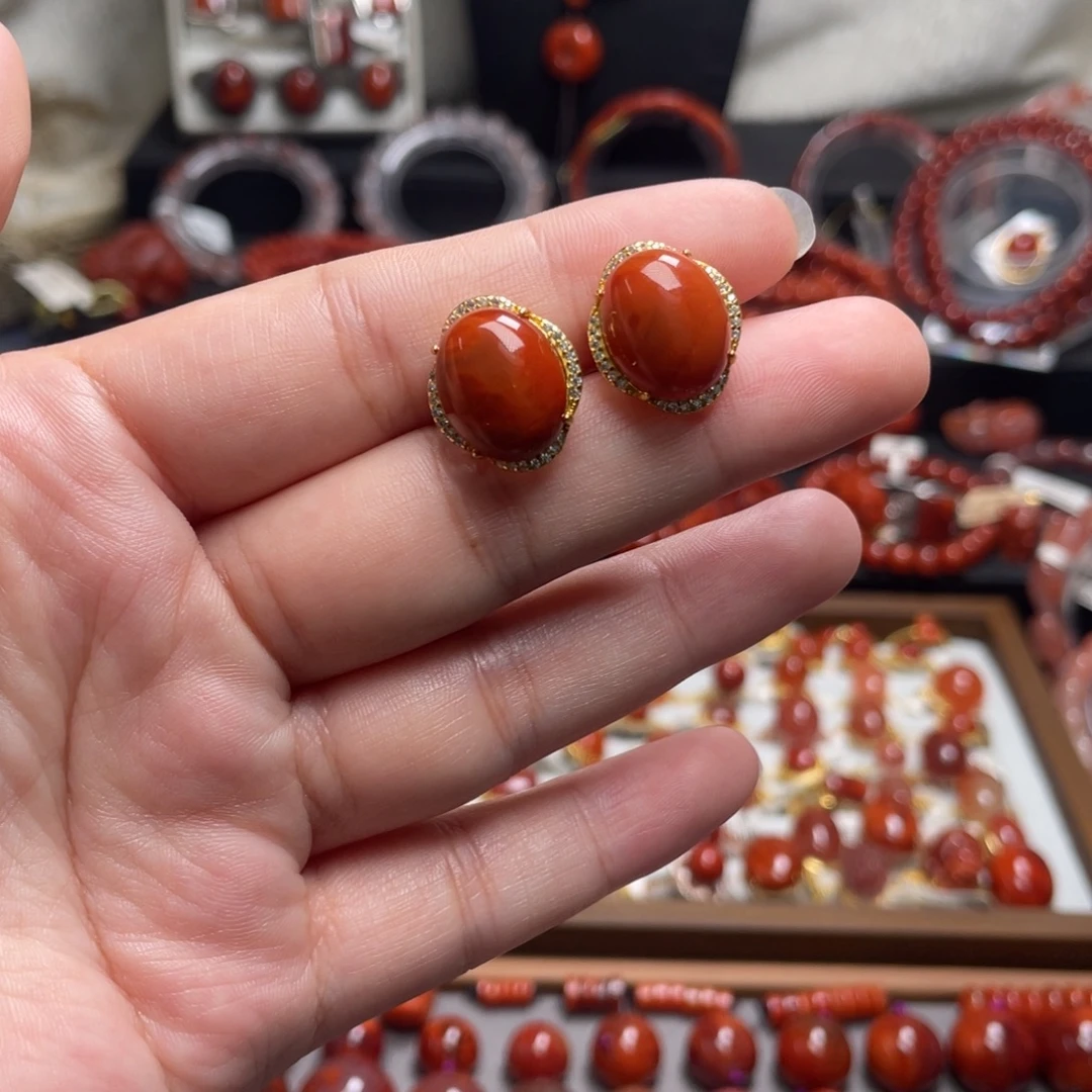 南红玛瑙银S925镶嵌大蛋面满肉耳钉