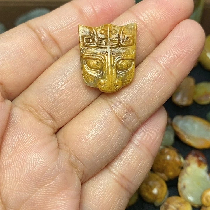 骑***风岫岩河磨玉（透闪石质玉）未镶嵌颈饰