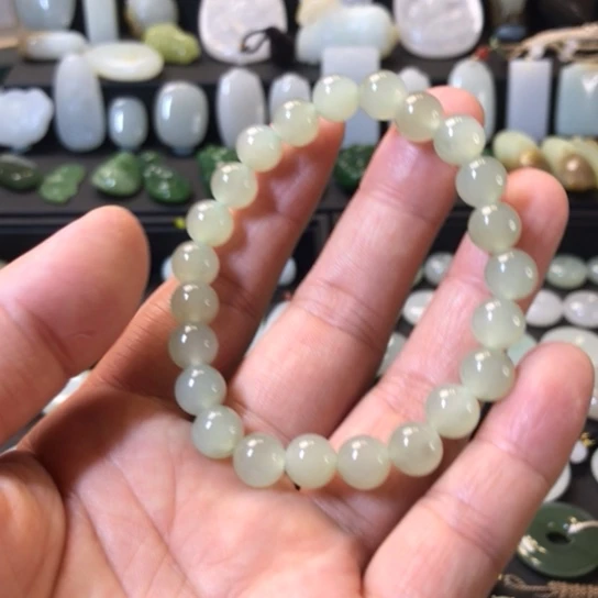 叶***子和田玉未镶嵌颈饰