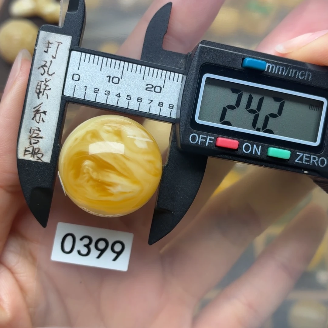 ****风琥珀未镶嵌裸石蜜蜡