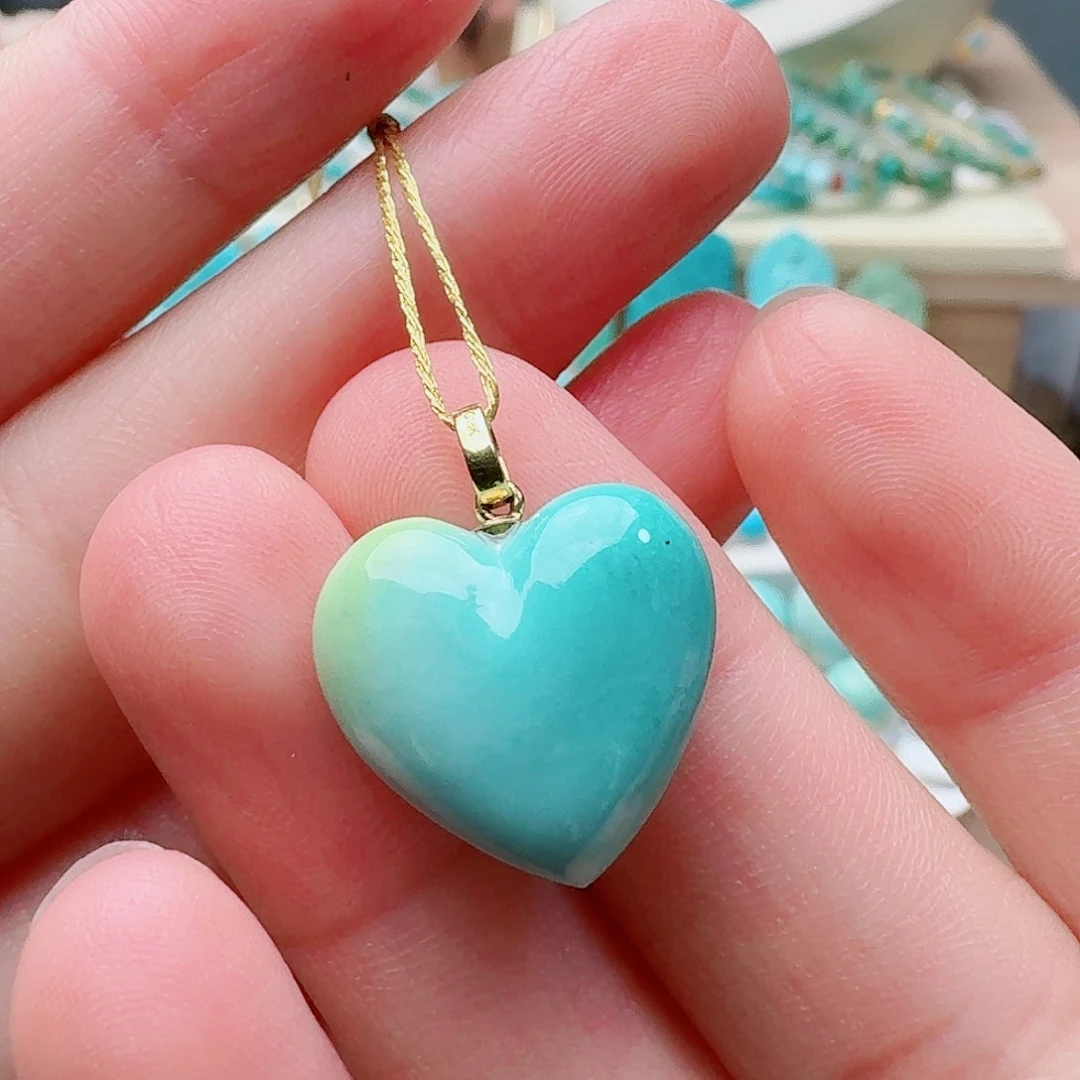 绿松石18K金镶嵌高瓷绿特色爱心吊坠