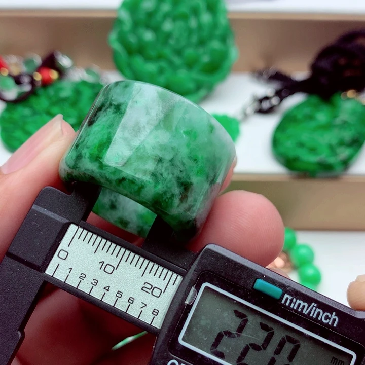 翡翠未镶嵌戒指戒指