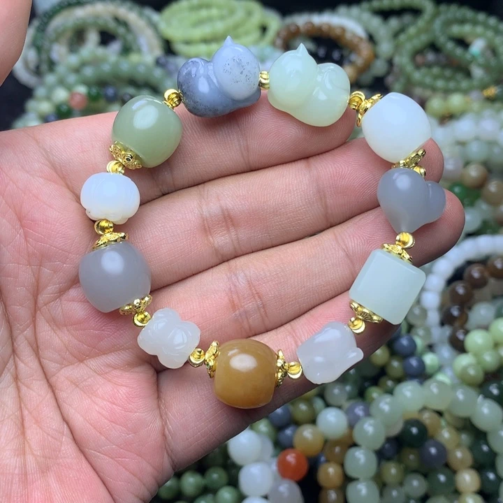 笑***生和田玉未镶嵌手串