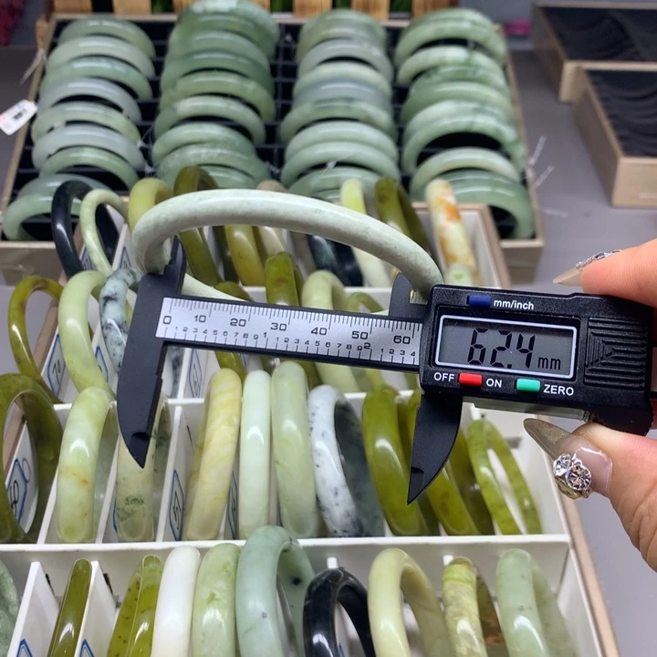 未镶嵌蛇纹石玉手镯67