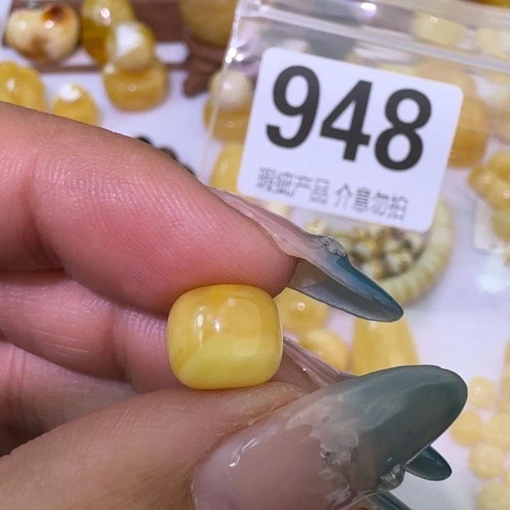 裸石琥珀未镶嵌9.8×8.6