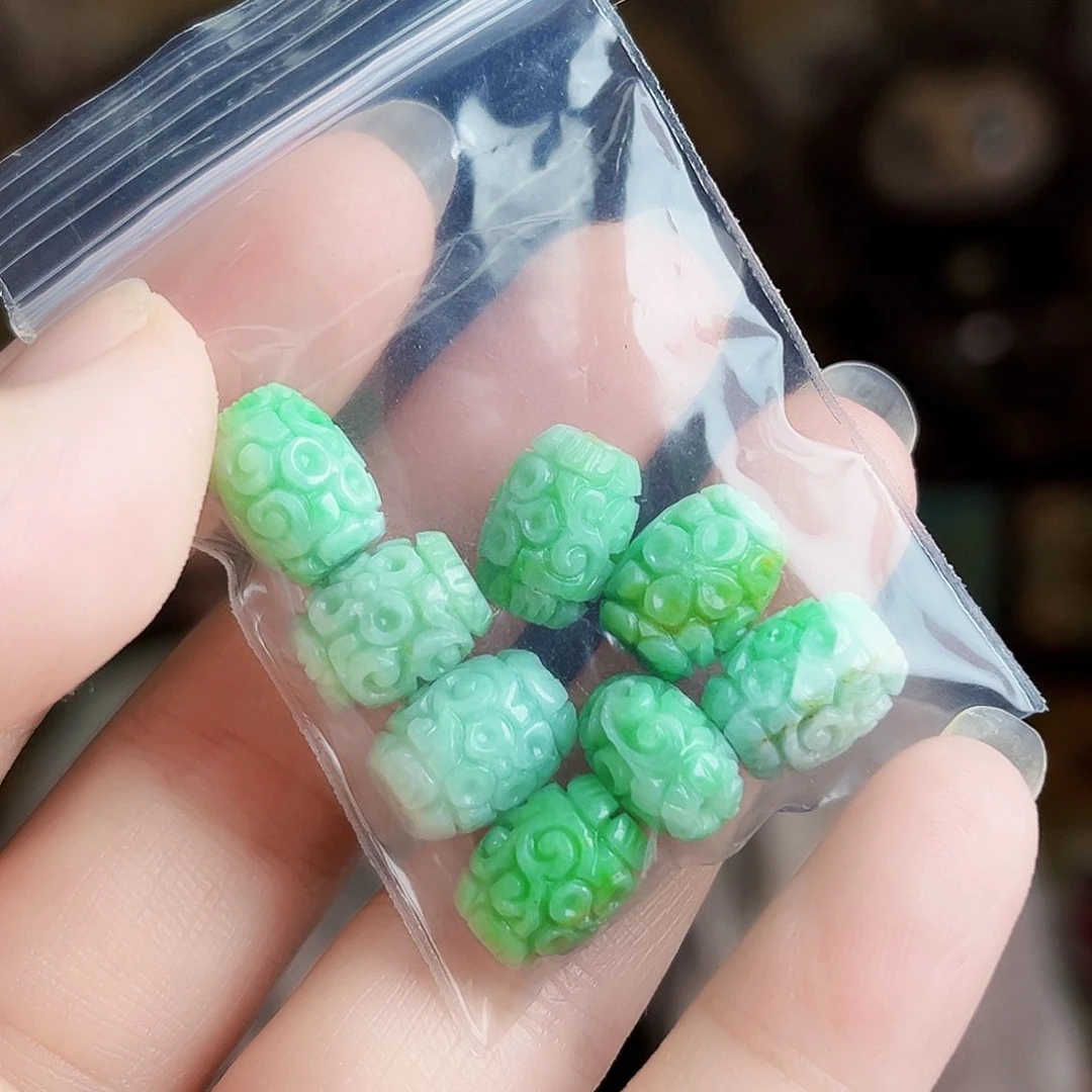 翡翠未镶嵌颈饰多样性发一个