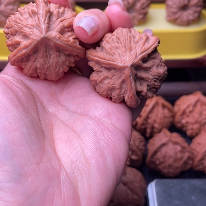 东***长文玩核桃吊坠全品无修文山奔