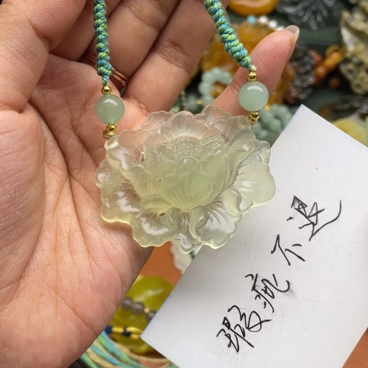 蛇纹石玉未镶嵌吊坠